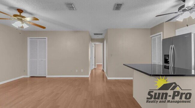 Building Photo - 1005 Fox Trace Ct
