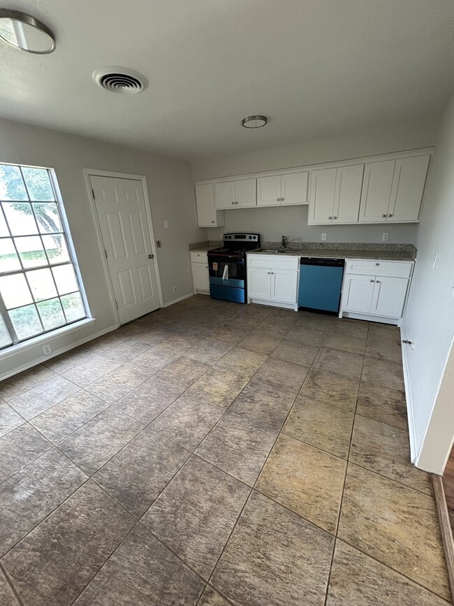 Building Photo - 3603 S Hughes St