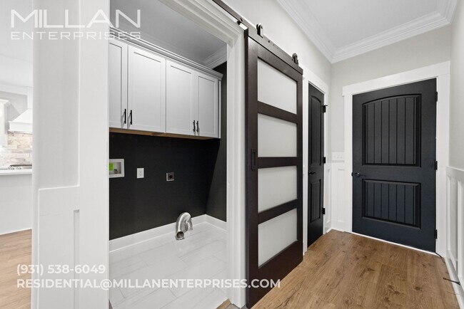 Building Photo - Elegant All-Brick Townhome in a Gated Community in Sango