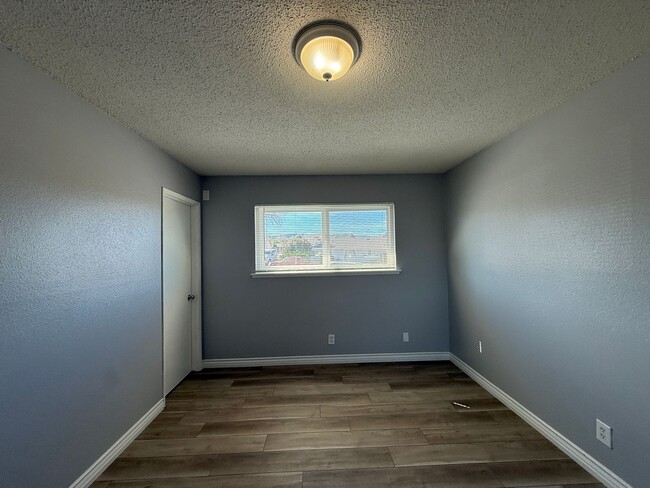 Building Photo - M12150