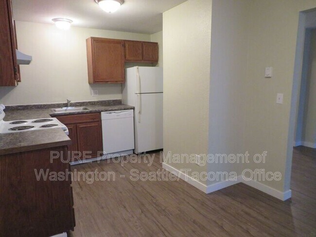 Building Photo - 1011 18th St NE