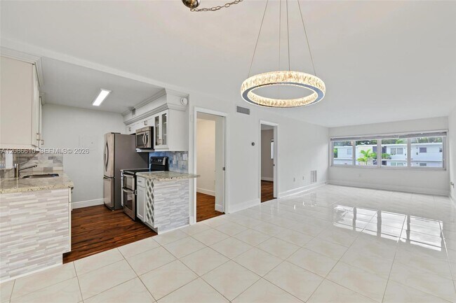 Building Photo - 2690 SW 22nd Ave