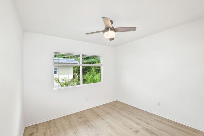 Building Photo - Discover Your Dream Home in Kealakekua!