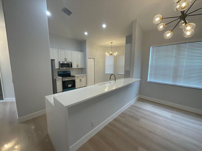 Building Photo - Luxury-Style 3BR Home in Prime West Palm Beach Location