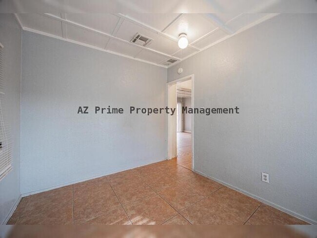 Building Photo - 7513 N 61st Ave