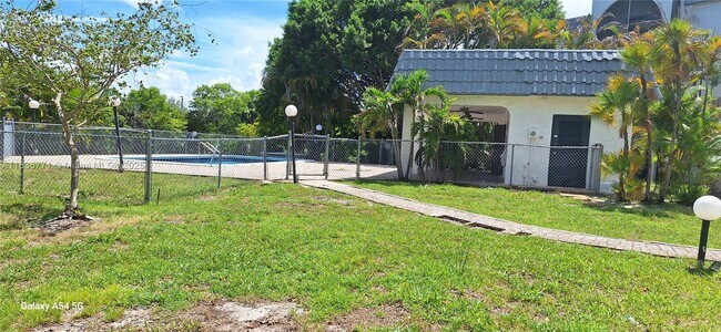 Building Photo - 3300 Spanish Moss Terrace