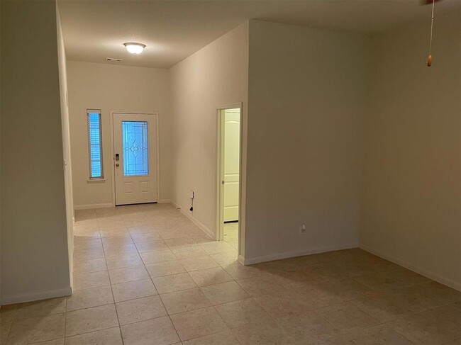Building Photo - 2300 Sable Wood Dr