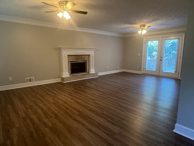 living room - 1221 Settlebench Ln NW