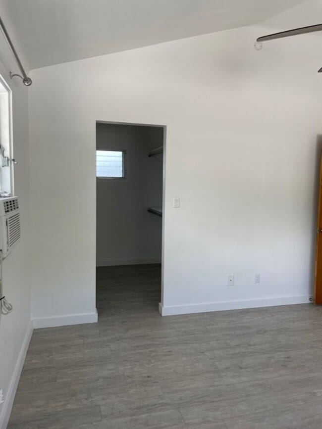 Building Photo - 673 Lawelawe St