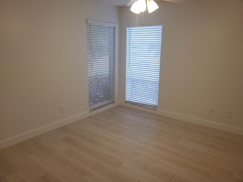 Building Photo - 3159 SW Sunset Trace Cir