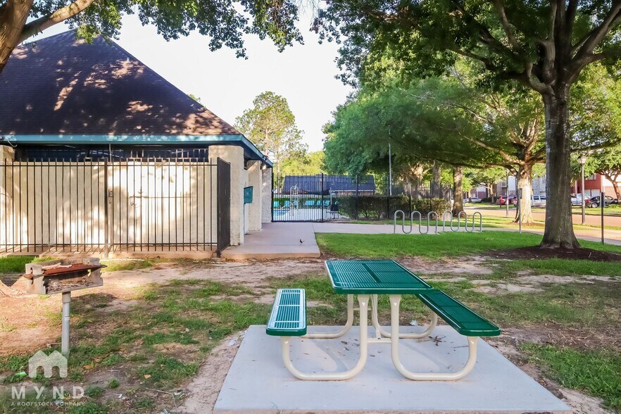 Building Photo - 19806 Azalea Valley Dr