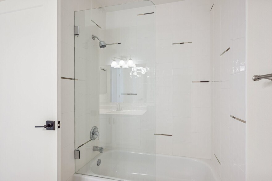 Building Photo - 15050 N Thompson Peak Pkwy