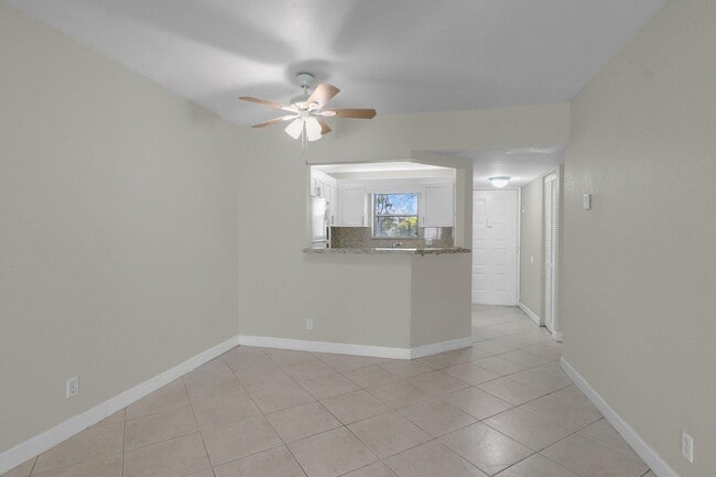 Building Photo - 21911 Lake Forest Cir