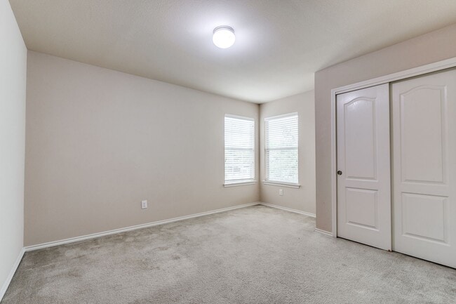 Building Photo - BEAUTIFUL 3-BEDROOM HOME NEAR MEDICAL CENTER