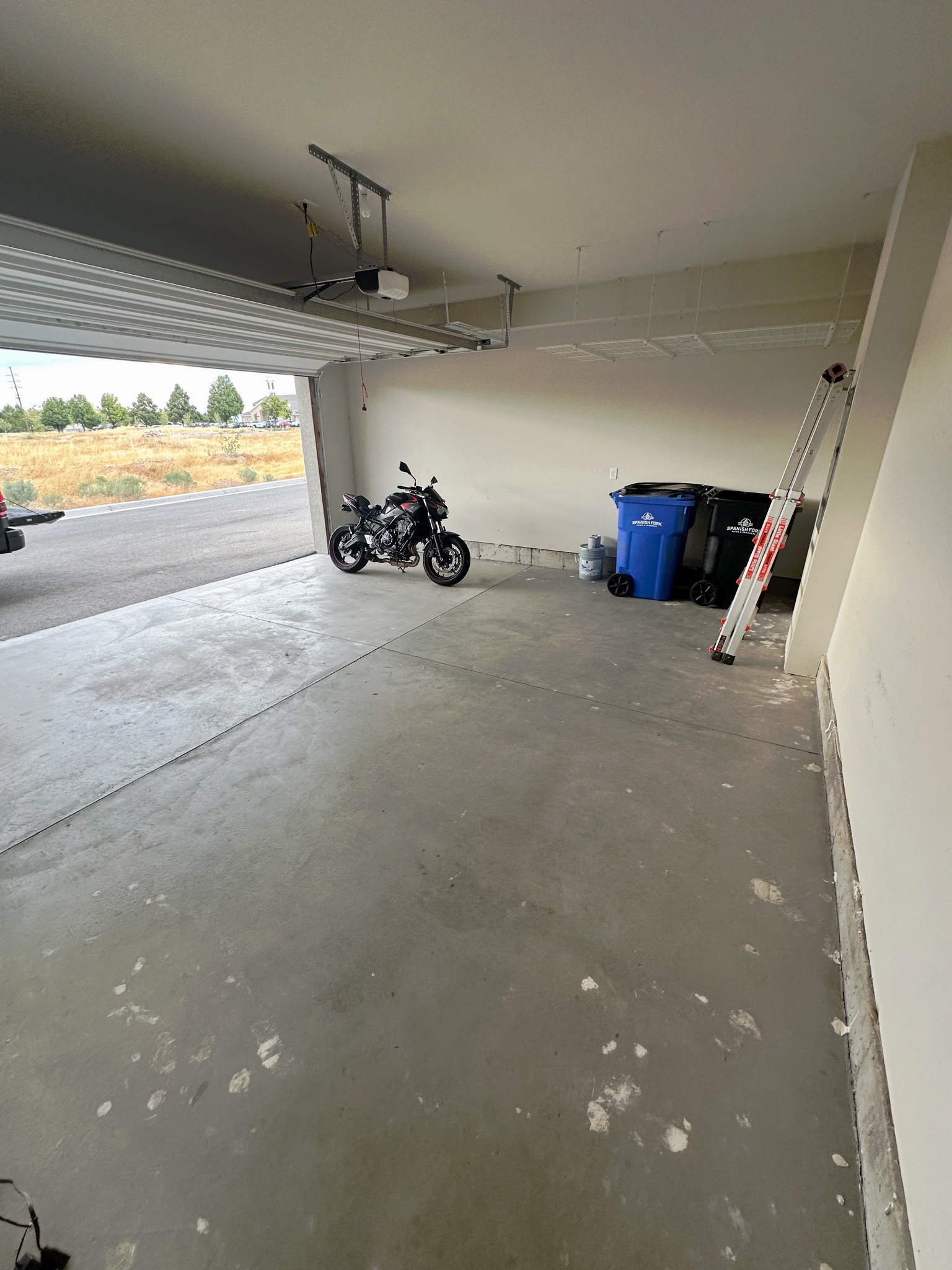 garage - 1088 S High Ridge Rd