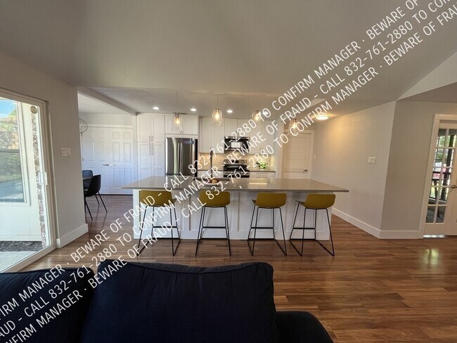 Building Photo - 645 Thompson Dr