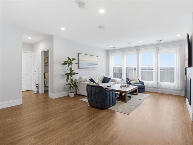 Building Photo - 45 L St