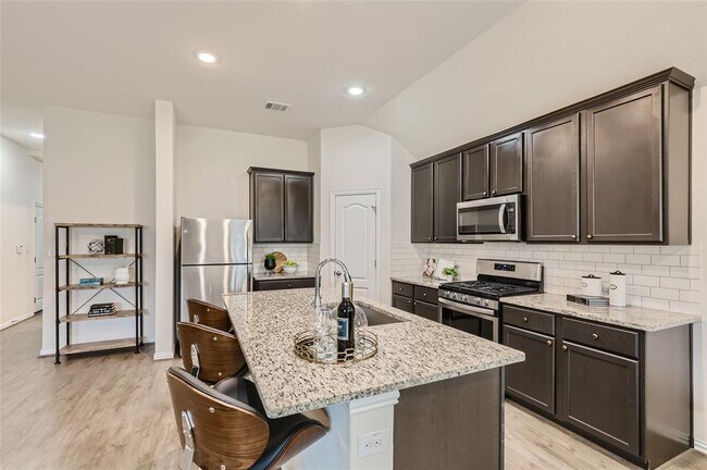 Building Photo - 5867 San Savino Dr