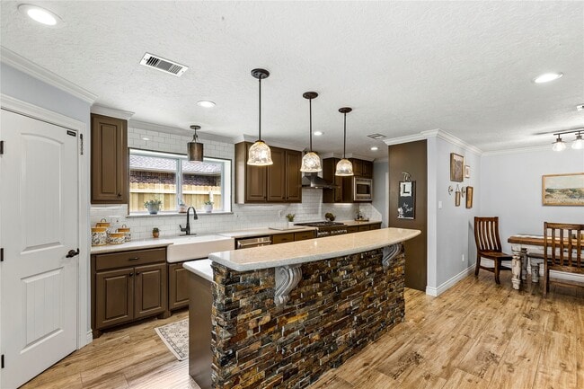 Building Photo - 112 April Wind Dr E