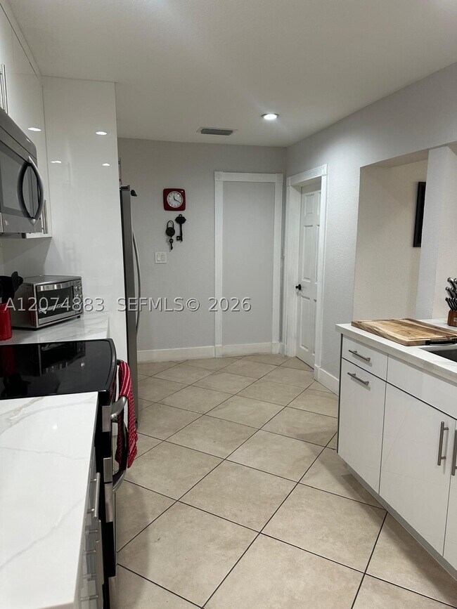 Building Photo - 14861 SW 70th St
