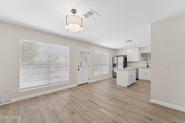 Building Photo - 7214 W Sierra Vista Dr