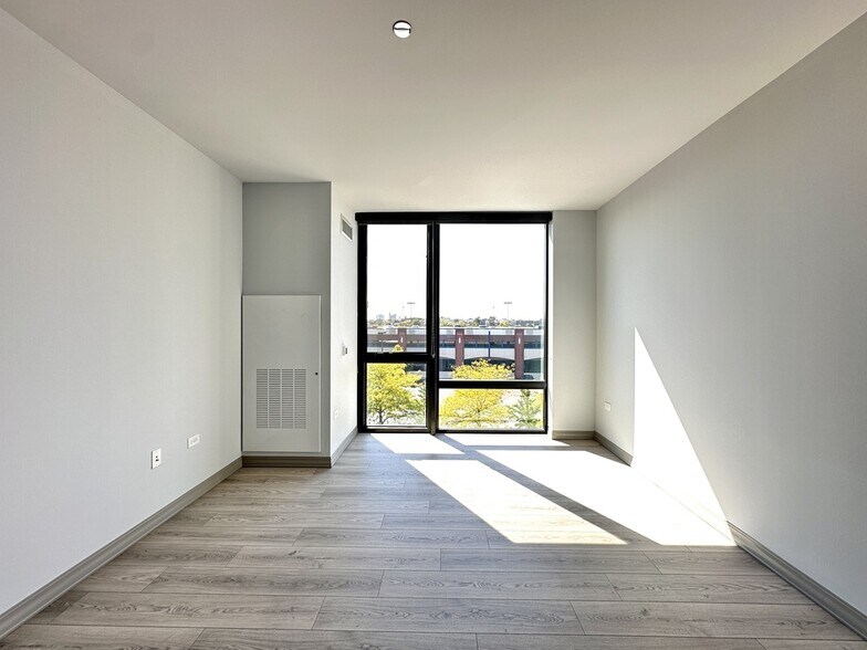 Building Photo - 2155 N Elston Ave