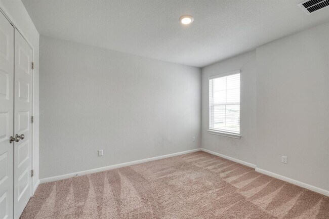 Building Photo - 128 Checkers Cv