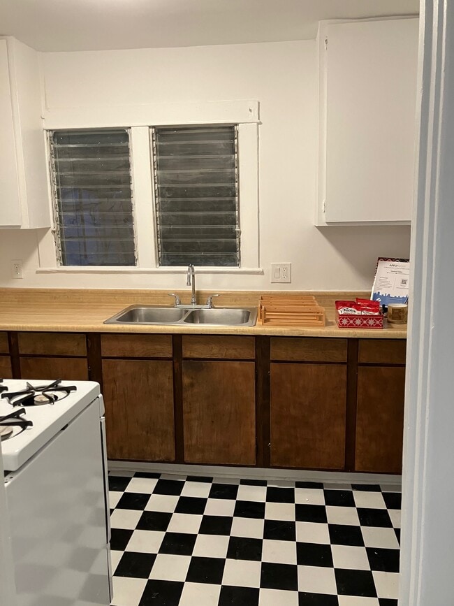 Building Photo - 622 N La Fayette Park Pl