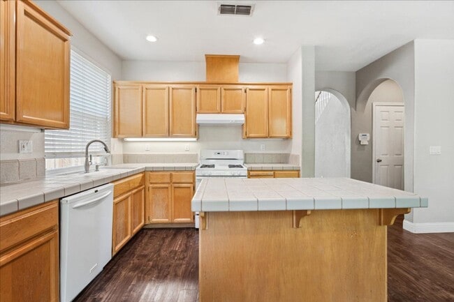 Building Photo - 57 Rossignol Cir