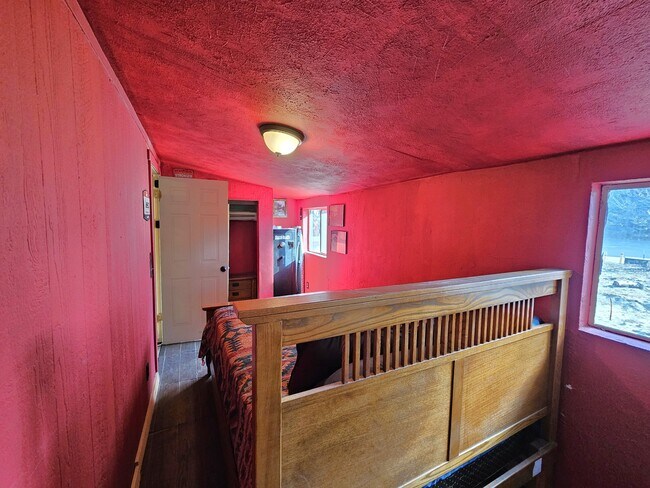 Building Photo - 46184 Park Dr