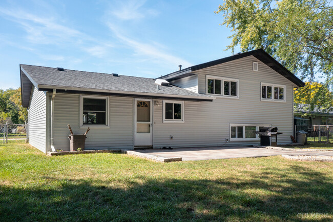 Building Photo - 621 S Salem Dr