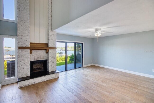 Building Photo - 121 Lagoon Ct