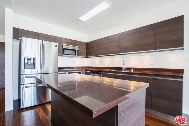 Building Photo - 3785 Wilshire Blvd