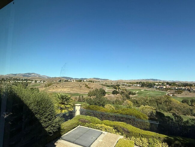 Building Photo - Former Model Home in Desirable Bridges Com...