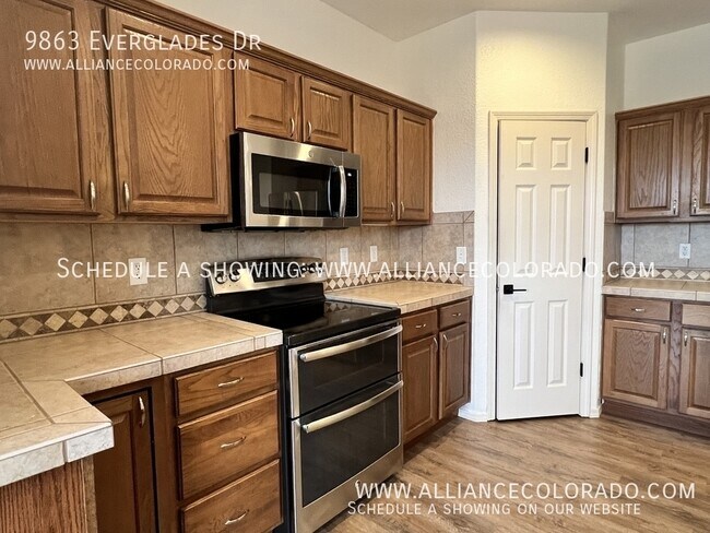 Building Photo - 9863 Everglades Dr