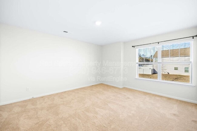 Building Photo - 4015 Meadow Green Dr