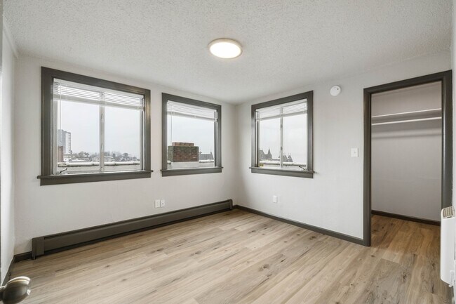 Building Photo - 16 N Broadway St