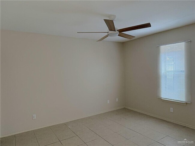 Building Photo - 716 Mynah Ave