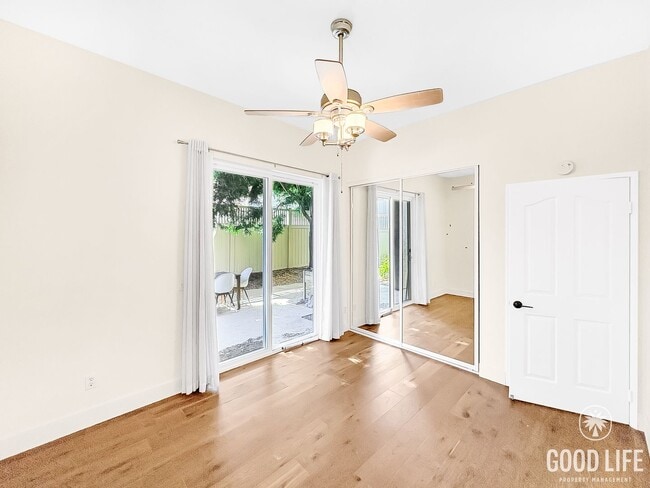 Building Photo - Beautiful Updated 2 Bed 2.5 Bath Condo in ...