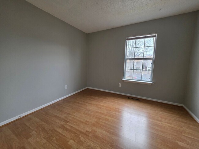 Building Photo - PEMBROKE CROSSING CONDOS