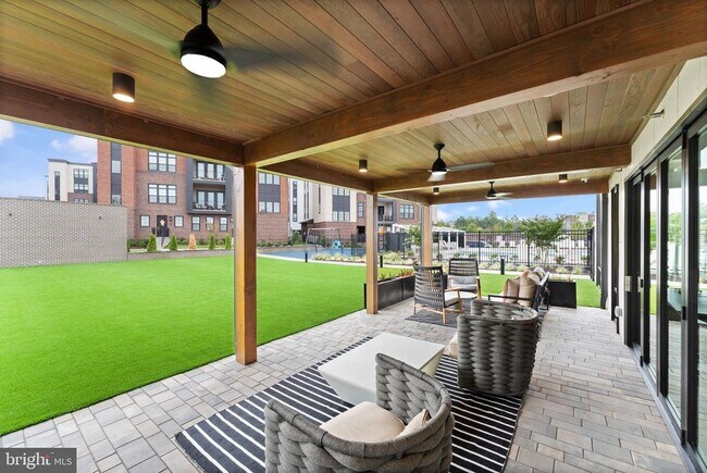 Building Photo - 43443 Croson Ln