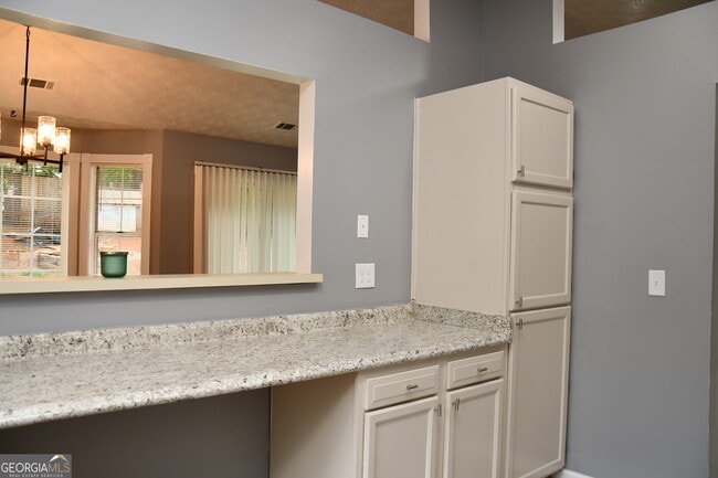 Building Photo - 5932 Homestead Cir