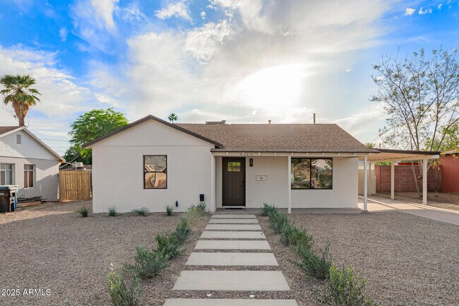 Building Photo - 9042 N 3rd Ave