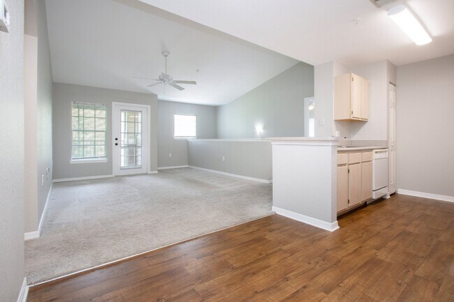 Building Photo - 2 Bedroom Condo in Lakewood Ranch