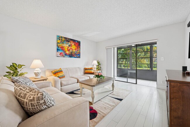 Building Photo - 15450 Pembridge Dr