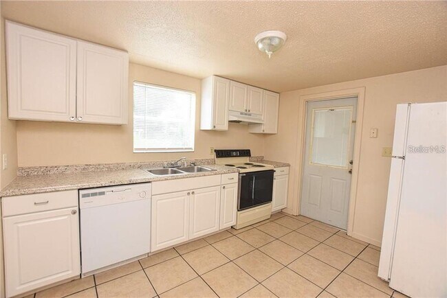 Building Photo - 1311 Standish Dr