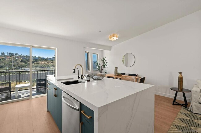 Building Photo - 2483 Oxford Ave