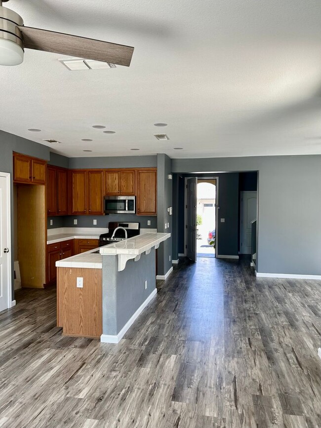 Building Photo - Newly Remodeled 3-Bed Home in Lathrop