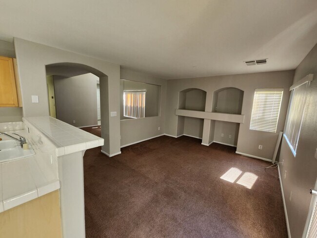 Building Photo - Gorgeous 3Bed/2.5 Bath home- located in N. Summerlin gated Community