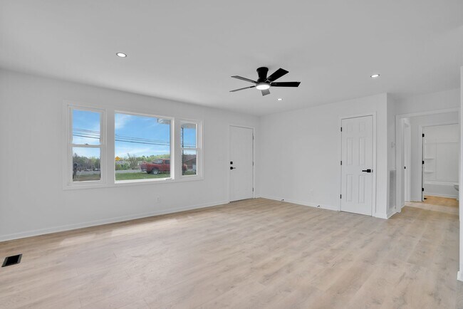 Building Photo - Like New! Fully Renovated 3BR Home | Move-In Ready | Large Lot